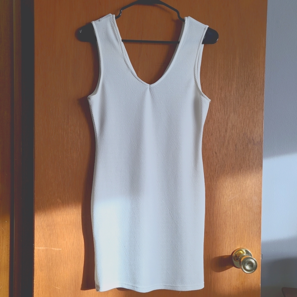 Bodycon White Sleeveless Dress